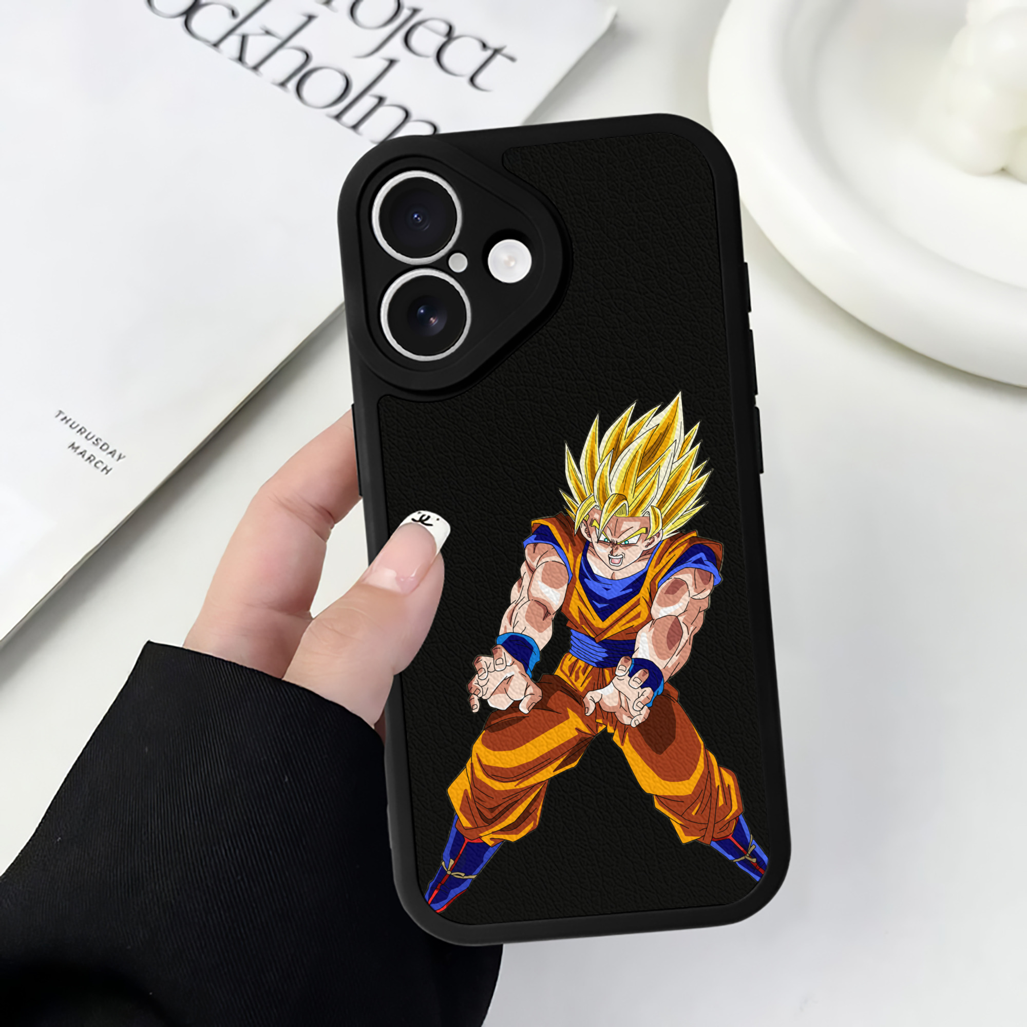 （画像用） ドラゴンボール 孫悟空（そん ごくう）Son Goku カカロット DRAGON BALL Kakarotto 【iPhone 16シリーズ対応】シリコンスマホケース（レザー調） 材質：シリコン